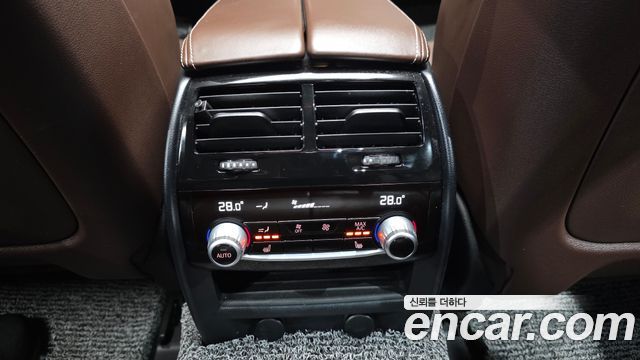 BMW 5-Series 2018 — photo 18