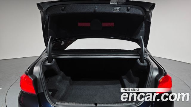 BMW 5-Series 2018 — photo 20