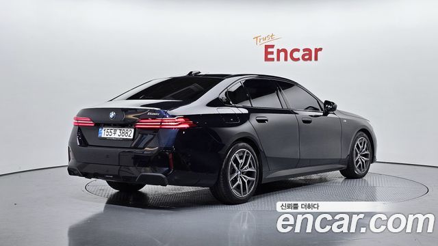 BMW 5-Series 2025 — photo 2
