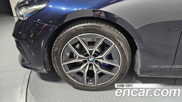 BMW 5-Series 2025 — photo 5