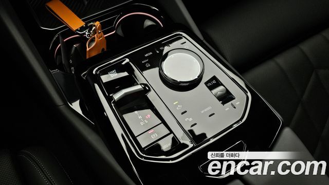 BMW 5-Series 2025 — photo 9