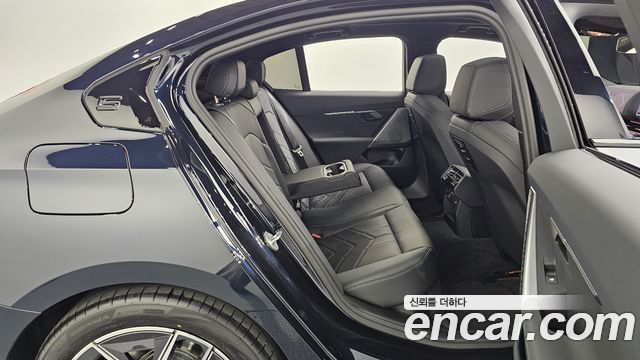 BMW 5-Series 2025 — photo 12