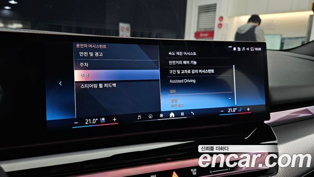 BMW 5-Series 2025 — photo 16