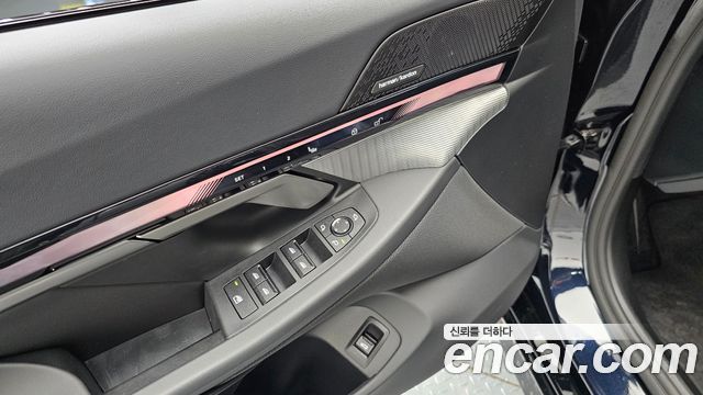 BMW 5-Series 2025 — photo 17