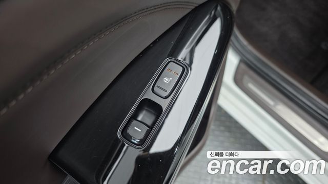 Kia K7 2017 — photo 18
