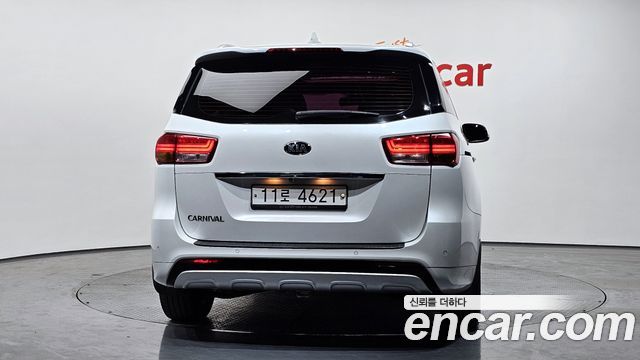 Kia Canival 2016 — photo 4