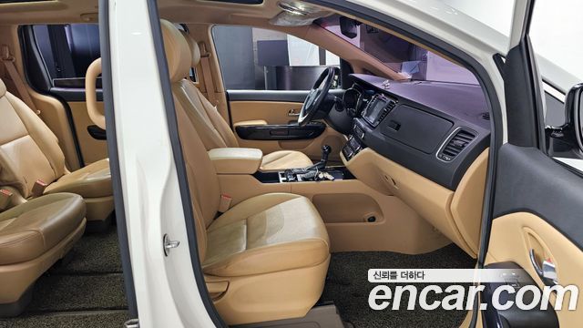 Kia Canival 2016 — photo 10
