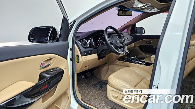 Kia Canival 2016 — photo 11