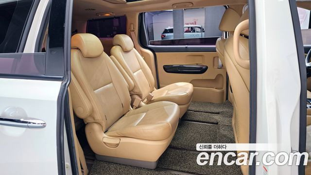 Kia Canival 2016 — photo 12