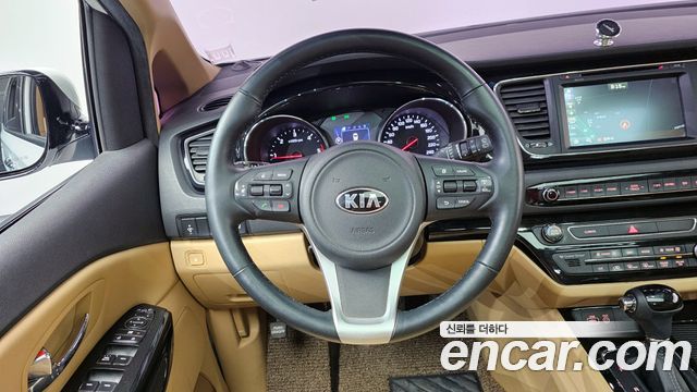 Kia Canival 2016 — photo 13