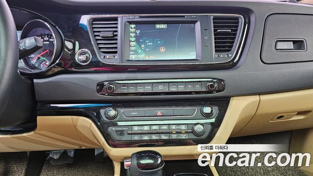 Kia Canival 2016 — photo 15