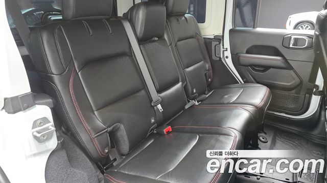 Jeep Wrangler 2019 — photo 12
