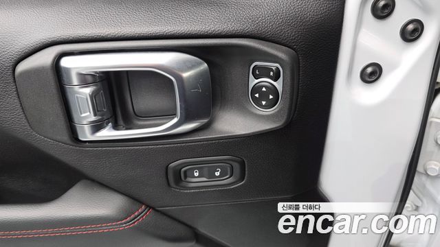 Jeep Wrangler 2019 — photo 17