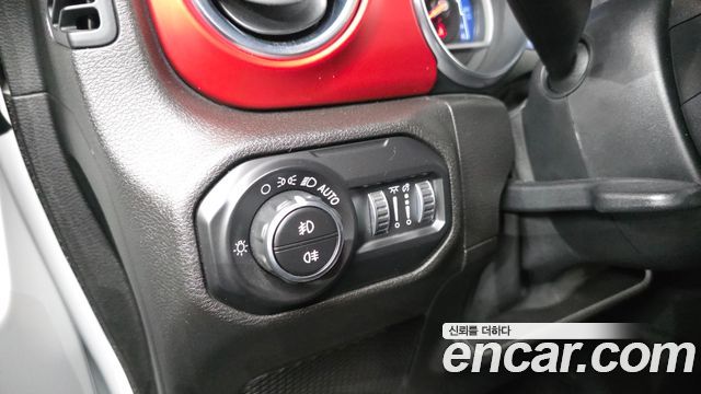 Jeep Wrangler 2019 — photo 18