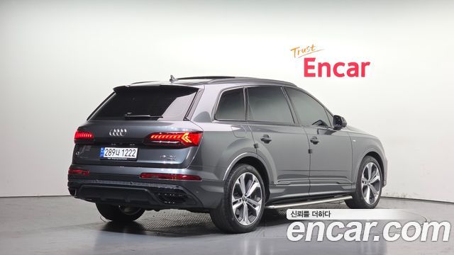 Audi Q7 2022 — photo 2