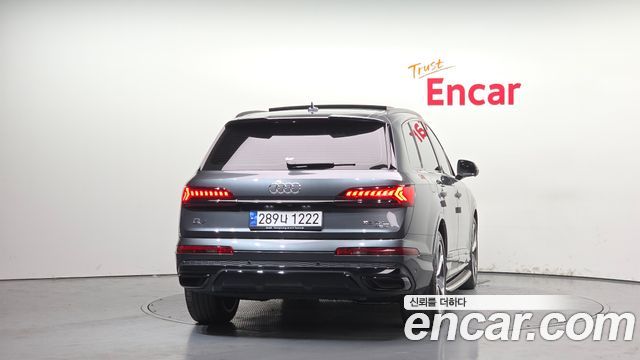 Audi Q7 2022 — photo 4