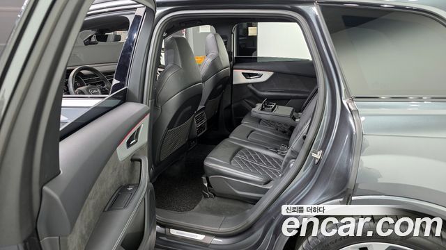 Audi Q7 2022 — photo 11