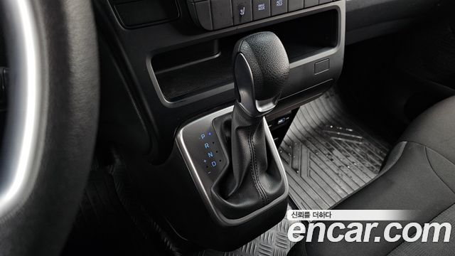 Hyundai Staria 2024 — photo 9