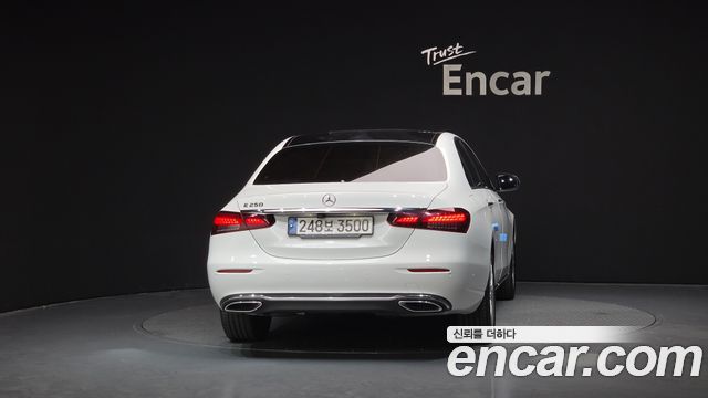 Mercedes-Benz E-Class 2021 — photo 4