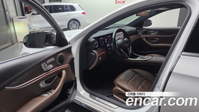 Mercedes-Benz E-Class 2021 — photo 10