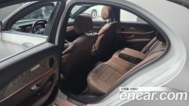 Mercedes-Benz E-Class 2021 — photo 11