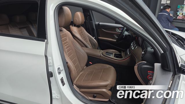 Mercedes-Benz E-Class 2021 — photo 12