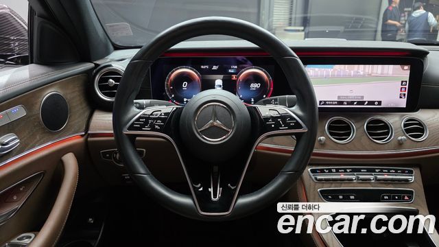 Mercedes-Benz E-Class 2021 — photo 13