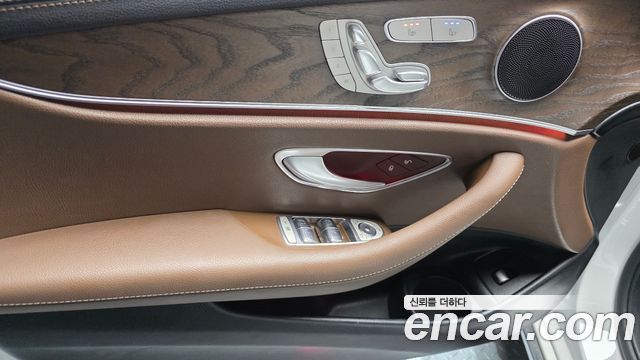 Mercedes-Benz E-Class 2021 — photo 14