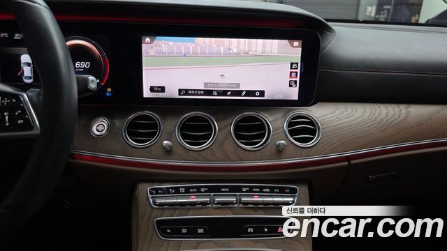 Mercedes-Benz E-Class 2021 — photo 16