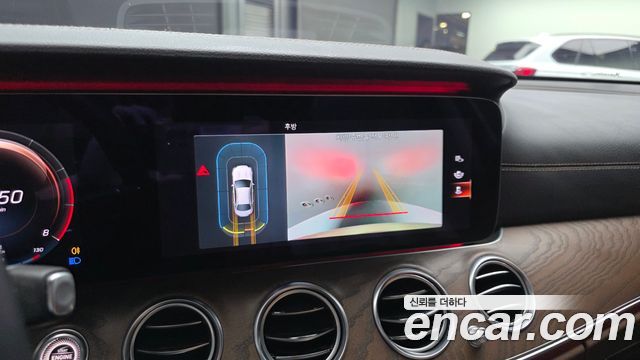 Mercedes-Benz E-Class 2021 — photo 17