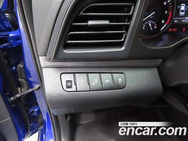 Hyundai AVANTE 2019 — photo 10