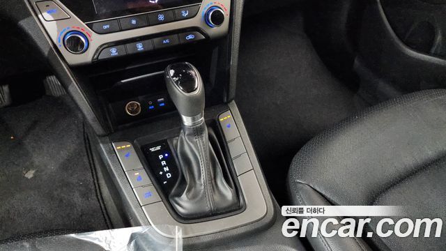 Hyundai AVANTE 2017 — photo 9