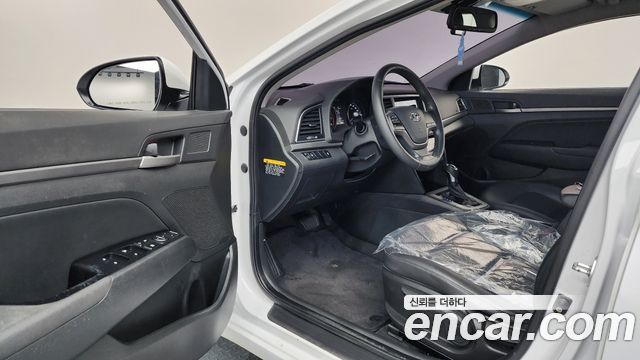 Hyundai AVANTE 2017 — photo 10