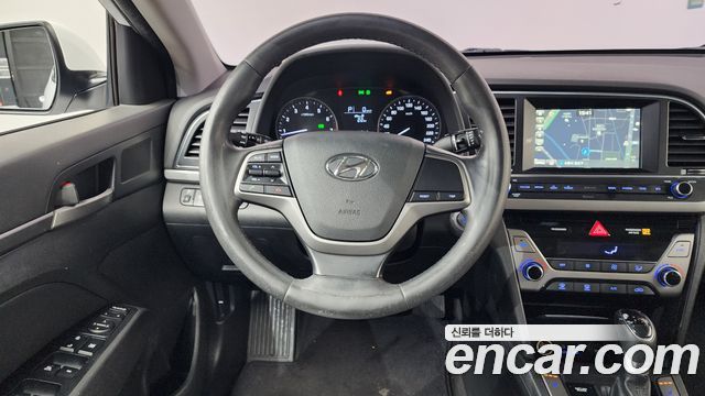 Hyundai AVANTE 2017 — photo 13