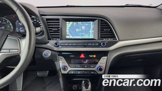 Hyundai AVANTE 2017 — photo 14
