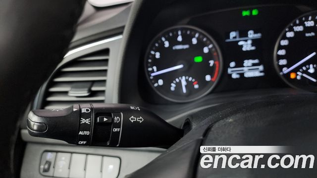 Hyundai AVANTE 2017 — photo 18