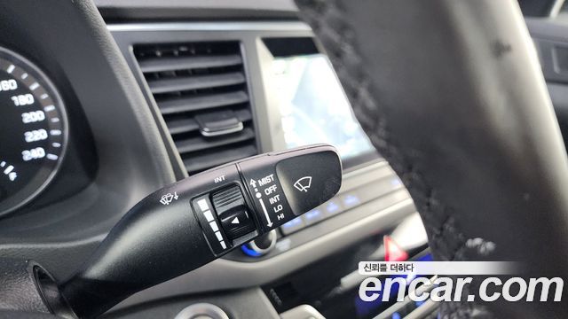 Hyundai AVANTE 2017 — photo 19