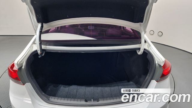Hyundai AVANTE 2017 — photo 20