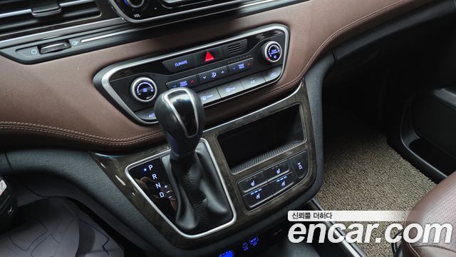 Hyundai Starex 2019 — photo 9