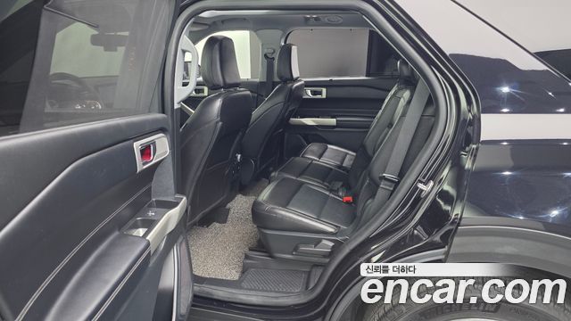 Ford Explorer 2021 — photo 11