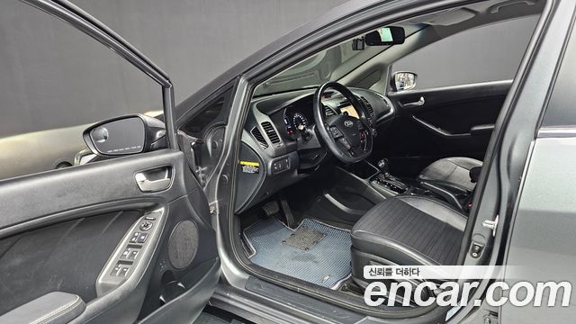 Kia K3 2016 — photo 10