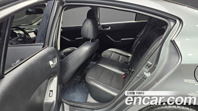 Kia K3 2016 — photo 12