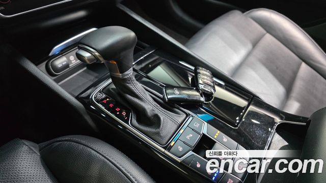 Kia K7 2019 — photo 9