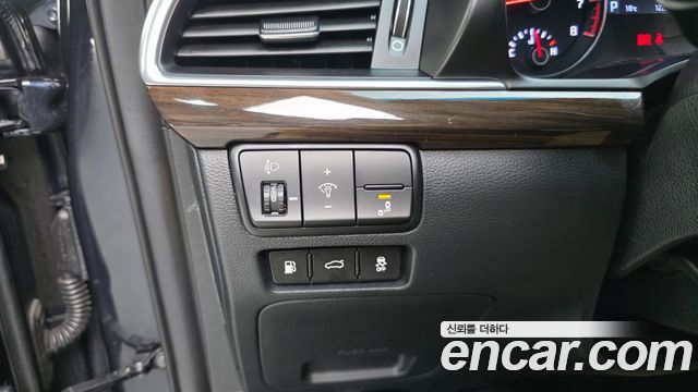 Kia K7 2019 — photo 13