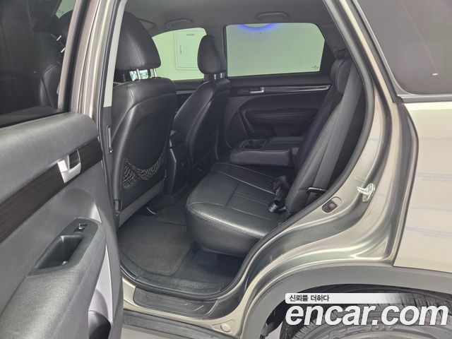 Kia Sorento 2010 — photo 8