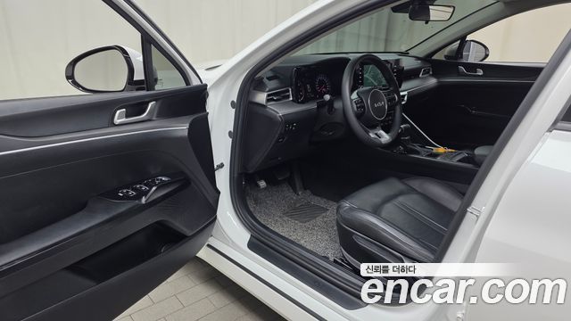 Kia K5 2023 — photo 10