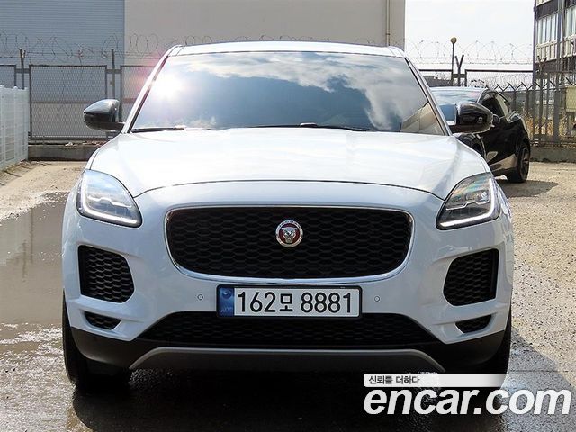 Jaguar E-PACE 2018 — photo 1