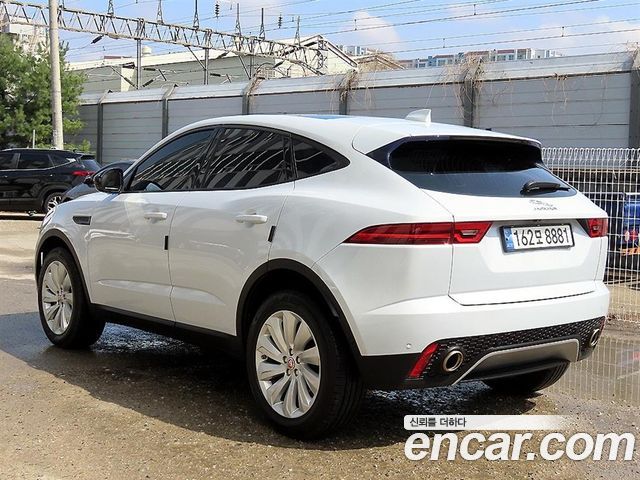 Jaguar E-PACE 2018 — photo 3