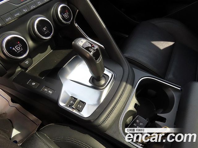 Jaguar E-PACE 2018 — photo 11
