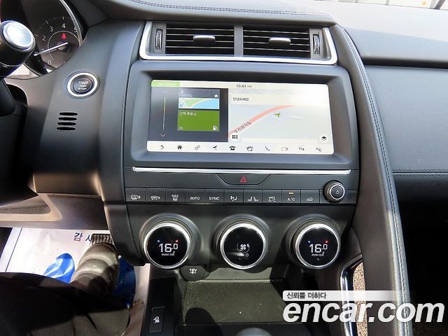 Jaguar E-PACE 2018 — photo 12